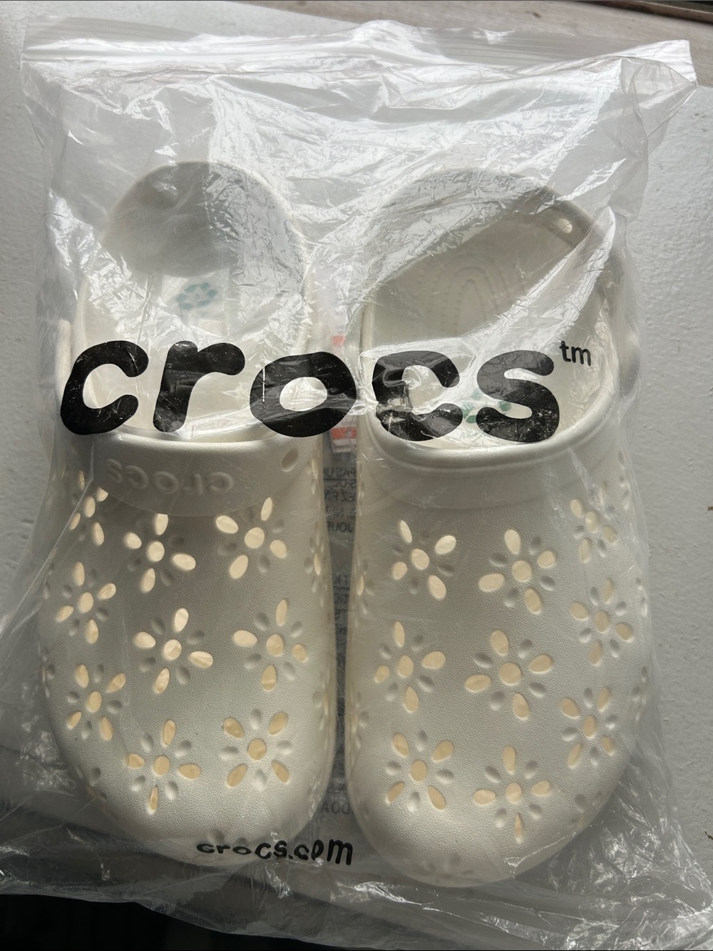 CROCS Classic Clog with Daisy Cutouts - White Mens Size 6 - Women’s Size 8
